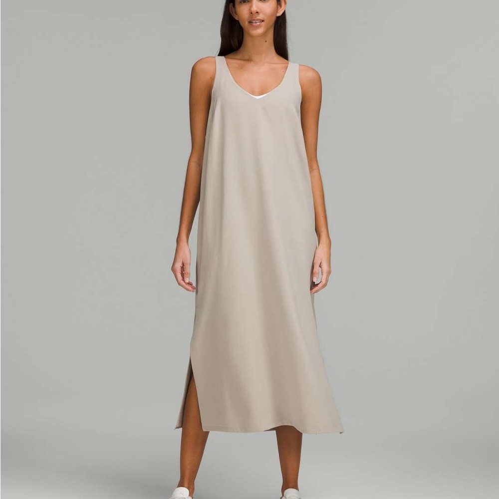 NWT 🌟 Lululemon V-neck Midi dress